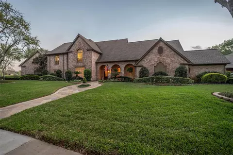 23 Muirfield Way, Sugar Land, TX 77479