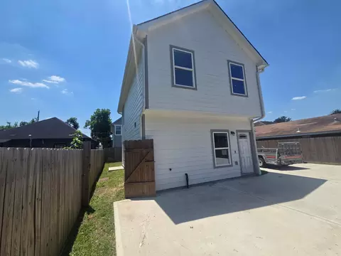 4009 King St, Houston, TX 77026