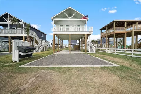 1070 Cedar Ln, Gilchrist, TX 77617