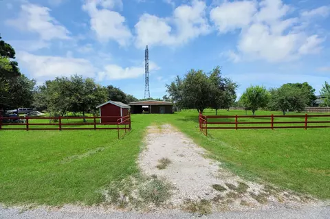 694 County Road 941, Alvin, TX 77511