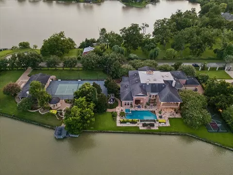 7 Paradise Point Dr, Sugar Land, TX 77478