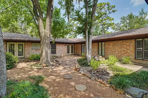 2301 Longwood Dr, Pearland, TX 77581