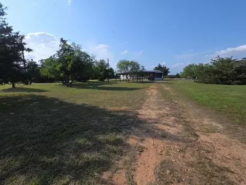 1245 Cr 211, Weimar, TX 78962