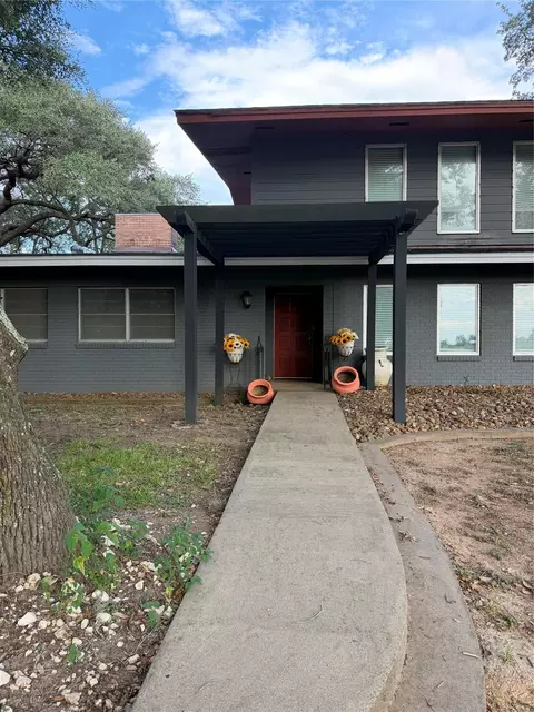 100 Evans St, Alleyton, TX 78935
