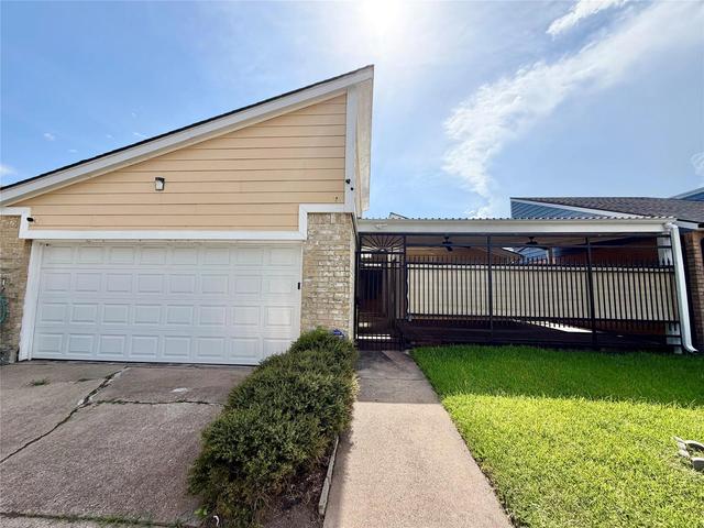 6430 Grandvale Dr, Houston, TX 77072