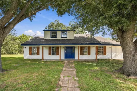 500 E Davitt St, Eagle Lake, TX 77434