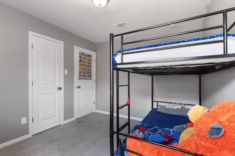 Bedroom - 15523 Taylorcrest Dr, Conroe, TX 77306 photo 4 of 6