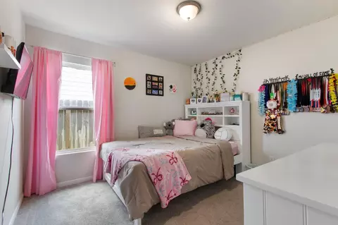 Bedroom - 15523 Taylorcrest Dr, Conroe, TX 77306 photo 5 of 6