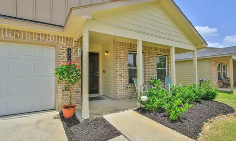 Exterior - 15523 Taylorcrest Dr, Conroe, TX 77306 photo 4 of 5