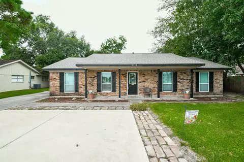 2719 Mustang Rd, Alvin, TX 77511