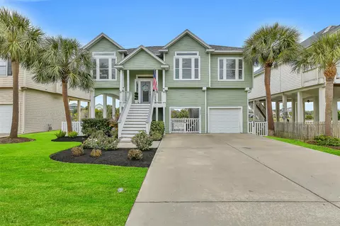 13602 Windlass Cir, Galveston, TX 77554