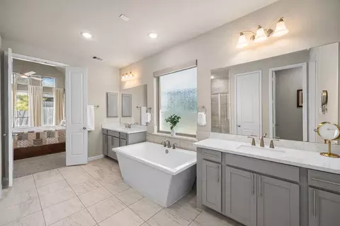 Bath - 7110 Pondhawk Dr, Katy, TX 77493 photo 2 of 5
