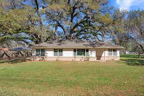 102 North St, Columbus, TX 78934