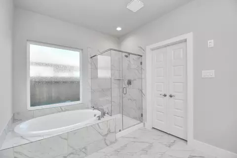 Bath - 3019 Knotty Forest Dr, Spring, TX 77373 photo 3 of 5