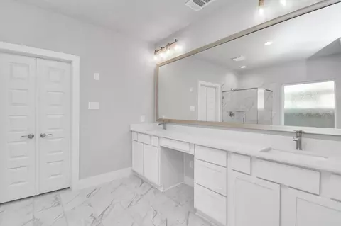 Bath - 3019 Knotty Forest Dr, Spring, TX 77373 photo 2 of 5