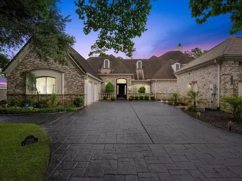 2750 N Southern Oaks Dr, Houston, TX 77068