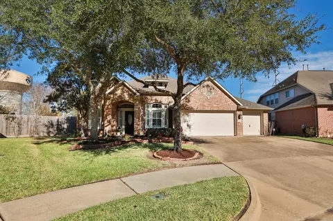 852 Shoal Pointe Ln, League City, TX 77573