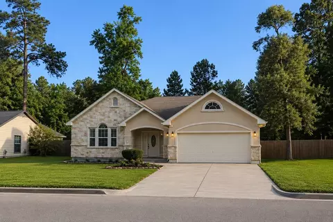1840 Green Briar Dr, Huntsville, TX 77340