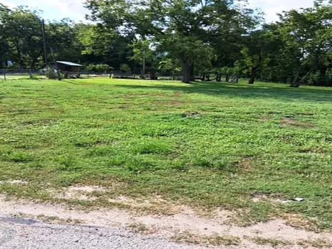622 6th St, Eagle Lake, TX 77434 photo 4