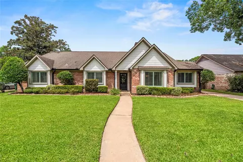 2731 Durban Dr, Houston, TX 77043