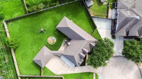 910 High Ridge Cir, Friendswood, TX 77546