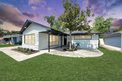 9610 Westview Dr, Houston, TX 77055