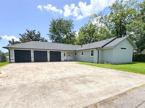 204 Dyer St, Baytown, TX 77520