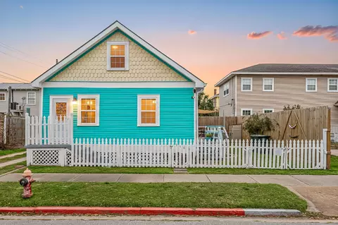 916 11th St, Galveston, TX 77550