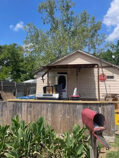 611 7th St, Humble, TX 77338