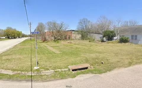 328 1st Ave N, Texas City, TX 77590