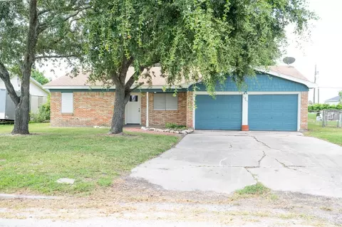 1105 W Saint Louis Ave, Seadrift, TX 77983