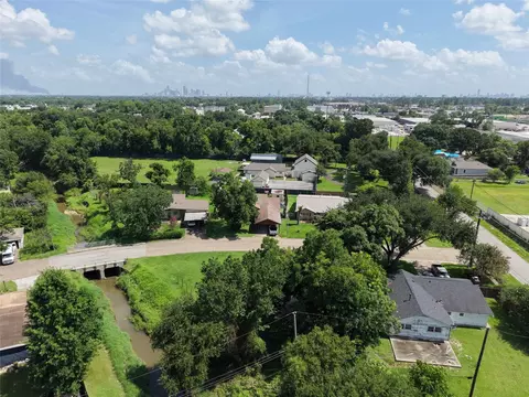 522 Surratt Dr, Houston, TX 77091