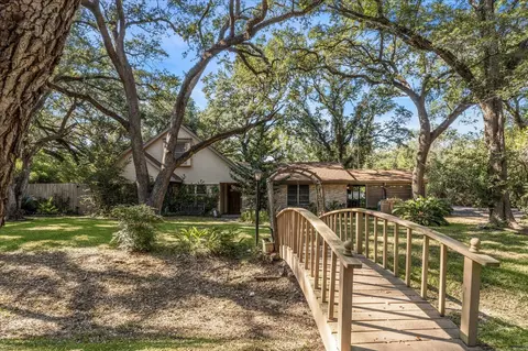 202 Hardy St, Bacliff, TX 77518 photo 1
