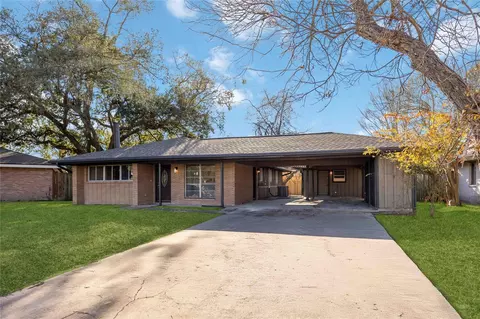 1806 Meadowview Dr, Alvin, TX 77511
