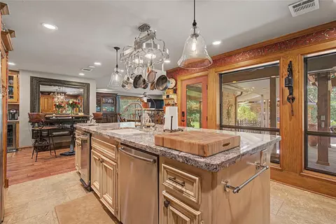 Kitchen - 11 Holly Tree Ln, Spring, TX 77373 photo 4 of 4