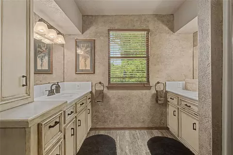 Bath - 11 Holly Tree Ln, Spring, TX 77373 photo 4 of 4