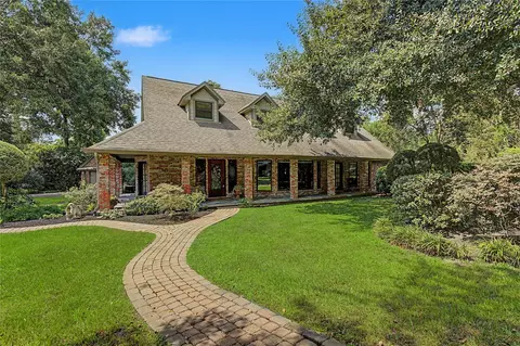 Exterior - 11 Holly Tree Ln, Spring, TX 77373 photo 3 of 11