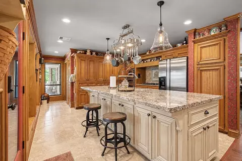 Kitchen - 11 Holly Tree Ln, Spring, TX 77373 photo 2 of 4