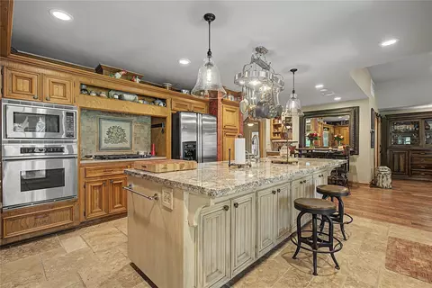 Kitchen - 11 Holly Tree Ln, Spring, TX 77373 photo 3 of 4