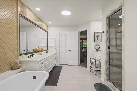 Bath - 11 Holly Tree Ln, Spring, TX 77373 photo 1 of 4
