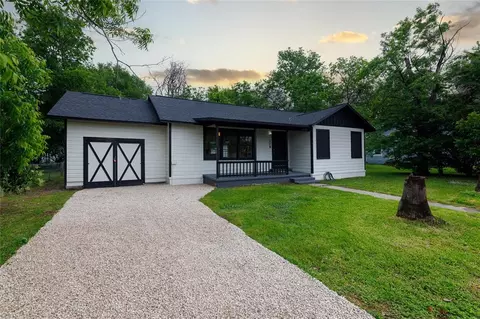 208 W Jefferson St, Trinity, TX 75862 photo 1