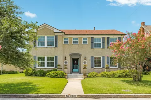 36 Cedar Lawn Cir, Galveston, TX 77551