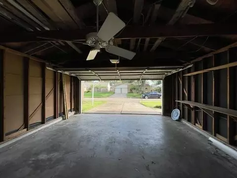 15714 Echo Hill Dr, Houston, TX 77059