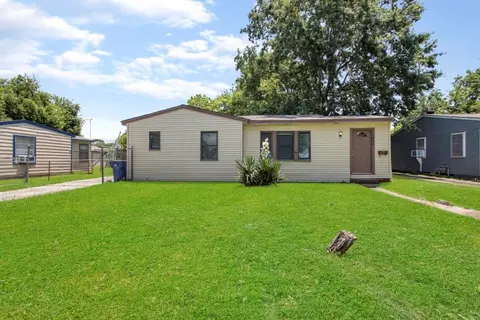 1202 13th St N, Texas City, TX 77590