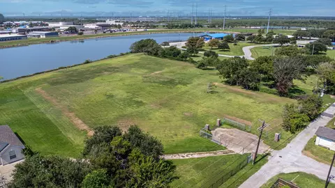 524 614 Mystery Harbor Ln, Freeport, TX 77541
