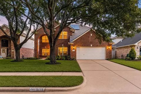 5119 Silver Oak Dr, Pasadena, TX 77505