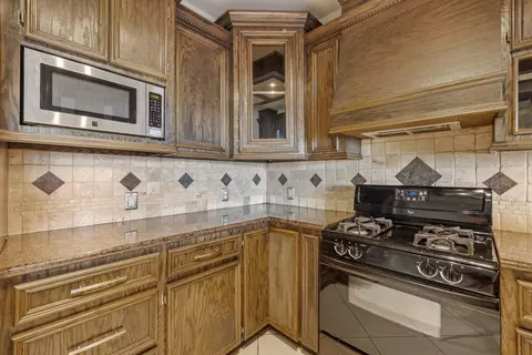 Kitchen - 22519 Spring Crossing Dr, Spring, TX 77373 photo 5 of 6