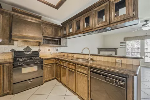 Kitchen - 22519 Spring Crossing Dr, Spring, TX 77373 photo 4 of 6