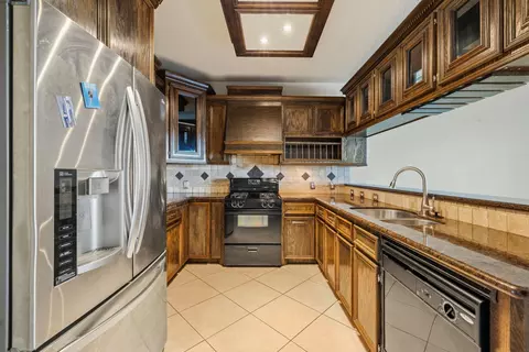 Kitchen - 22519 Spring Crossing Dr, Spring, TX 77373 photo 3 of 6