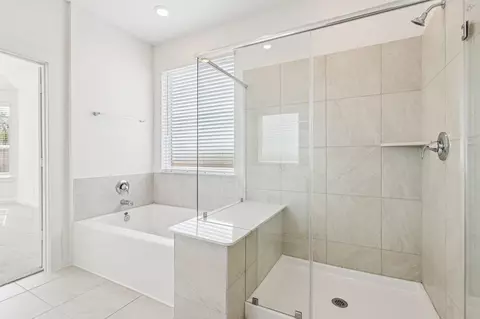 Bath - 2118 Rawls Ranch Dr, Conroe, TX 77301 photo 3 of 5